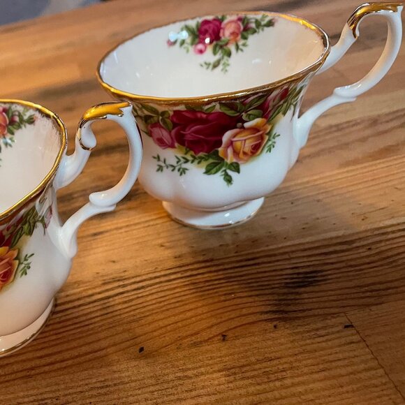 Royal Albert - Old Country Roses - Tea cup - Picture 1 of 3